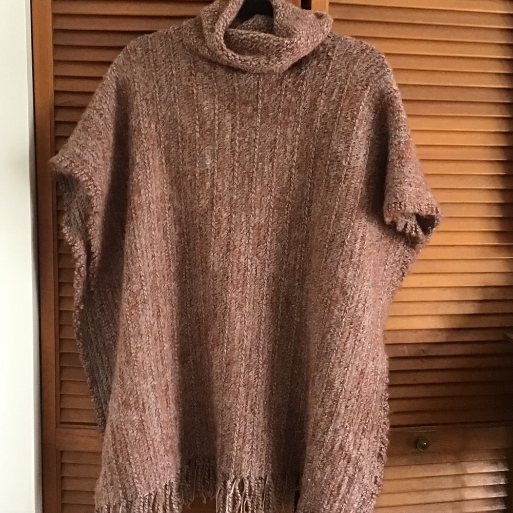 Alessandra Bacci cape Made in Italy!! Beautiful tweed knit..so stylish and comfy